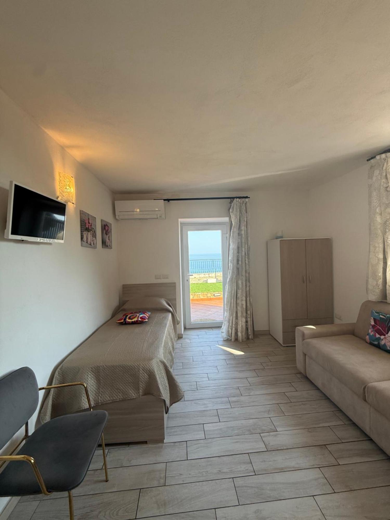 Agriturismo Un Mare Di Fiori Вентимиля Екстериор снимка