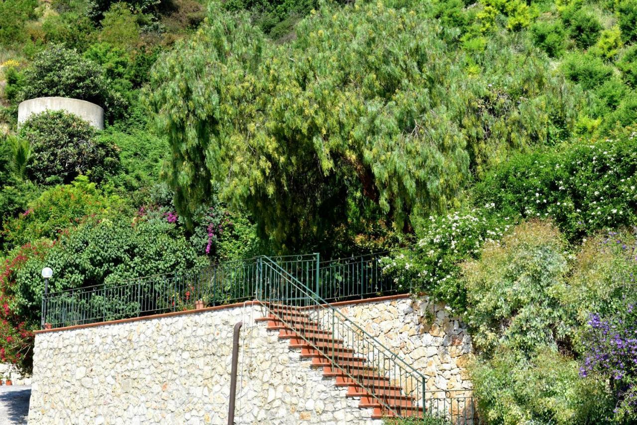 Agriturismo Un Mare Di Fiori Вентимиля Екстериор снимка