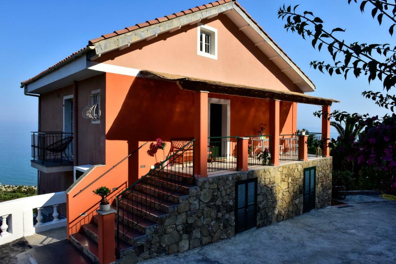 Agriturismo Un Mare Di Fiori Villa Вентимиля Екстериор снимка