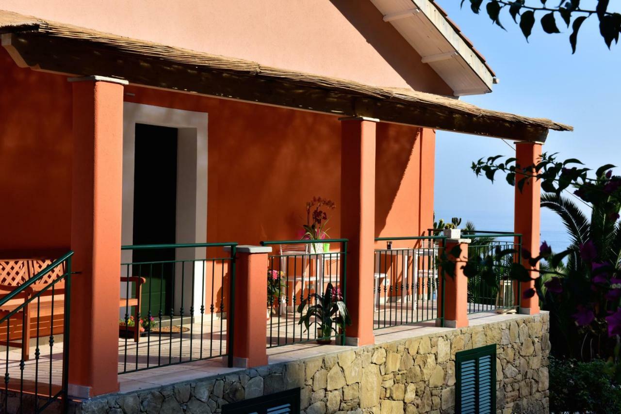 Agriturismo Un Mare Di Fiori Villa Вентимиля Екстериор снимка